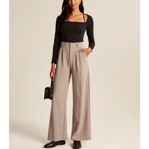 Chic Women's Beige Wide-Leg Trousers